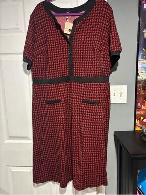 BloomChic Red and Black Houndstooth Short Sleeve Dress